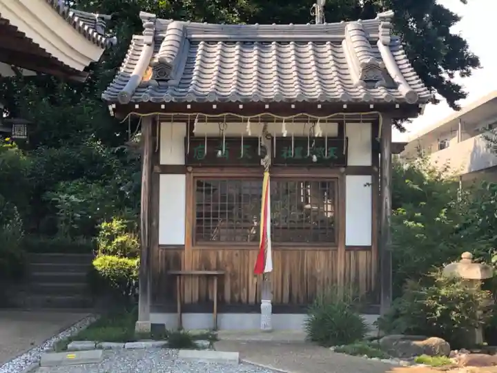 水堂須佐男神社の末社・摂社