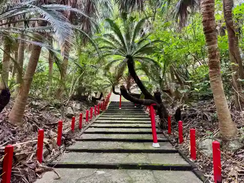 御崎神社の{uncategorized: "未分類", other: "その他", undefined: "問題あり", building: "その他建物", grave: "お墓", sacred_gate: "鳥居", guardian: "狛犬", statue: "像", buddha: "仏像", history: "歴史", nature: "自然", garden: "庭園", animal: "動物", pagoda: "塔", temizu: "手水舎", mountain_gate: "山門・神門", sanctuary: "本殿・本堂", subordinate: "末社・摂社", art: "芸術", scenery: "景色", jizo: "地蔵", ema: "絵馬", goshuin: "御朱印", omikuji: "おみくじ", items: "授与品その他", amulet: "お守り", goshuincho: "御朱印帳", eats: "食事", festival: "お祭り", votive_dance: "神楽", shichigosan: "七五三参", wedding: "結婚式", experience: "体験その他", initially: "初詣", around: "周辺", anti_infection: "感染症対策"}