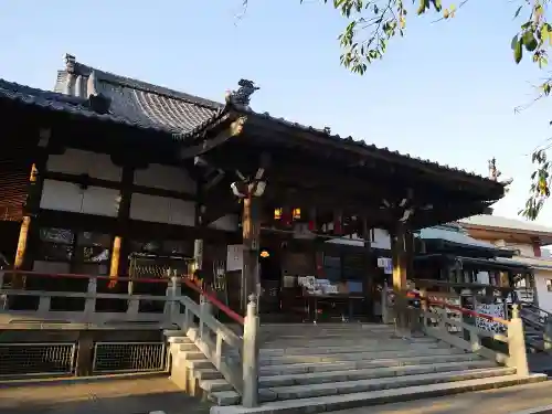 新井薬師（梅照院）の本殿・本堂