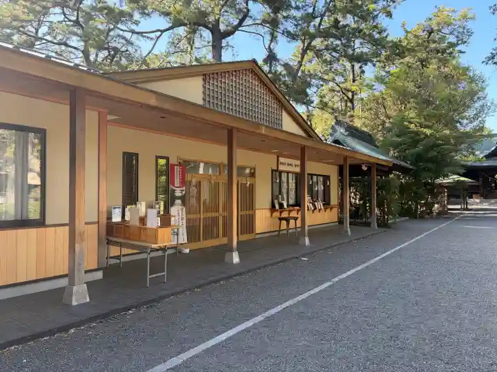 浜松八幡宮の{uncategorized: "未分類", other: "その他", undefined: "問題あり", building: "その他建物", grave: "お墓", sacred_gate: "鳥居", guardian: "狛犬", statue: "像", buddha: "仏像", history: "歴史", nature: "自然", garden: "庭園", animal: "動物", pagoda: "塔", temizu: "手水舎", mountain_gate: "山門・神門", sanctuary: "本殿・本堂", subordinate: "末社・摂社", art: "芸術", scenery: "景色", jizo: "地蔵", ema: "絵馬", goshuin: "御朱印", omikuji: "おみくじ", items: "授与品その他", amulet: "お守り", goshuincho: "御朱印帳", eats: "食事", festival: "お祭り", votive_dance: "神楽", shichigosan: "七五三参", wedding: "結婚式", experience: "体験その他", initially: "初詣", around: "周辺", anti_infection: "感染症対策"}
