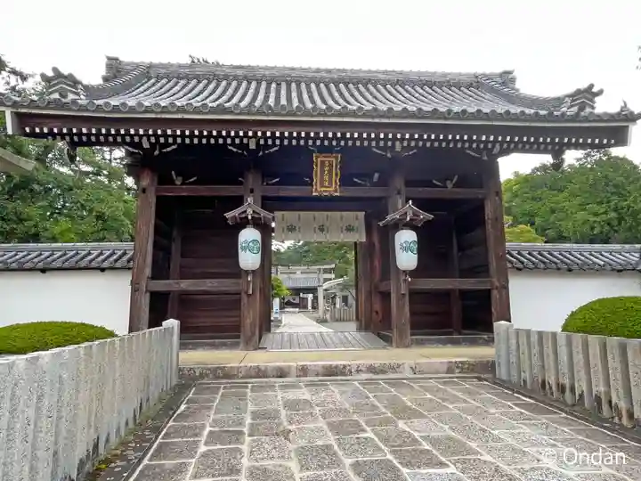 多田神社の山門・神門