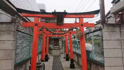 稲荷大神の鳥居