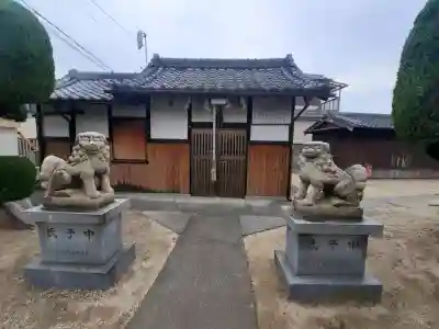 小松神社の{uncategorized: "未分類", other: "その他", undefined: "問題あり", building: "その他建物", grave: "お墓", sacred_gate: "鳥居", guardian: "狛犬", statue: "像", buddha: "仏像", history: "歴史", nature: "自然", garden: "庭園", animal: "動物", pagoda: "塔", temizu: "手水舎", mountain_gate: "山門・神門", sanctuary: "本殿・本堂", subordinate: "末社・摂社", art: "芸術", scenery: "景色", jizo: "地蔵", ema: "絵馬", goshuin: "御朱印", omikuji: "おみくじ", items: "授与品その他", amulet: "お守り", goshuincho: "御朱印帳", eats: "食事", festival: "お祭り", votive_dance: "神楽", shichigosan: "七五三参", wedding: "結婚式", experience: "体験その他", initially: "初詣", around: "周辺", anti_infection: "感染症対策"}