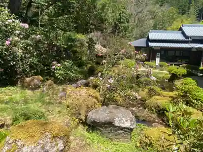 伝来寺の庭園