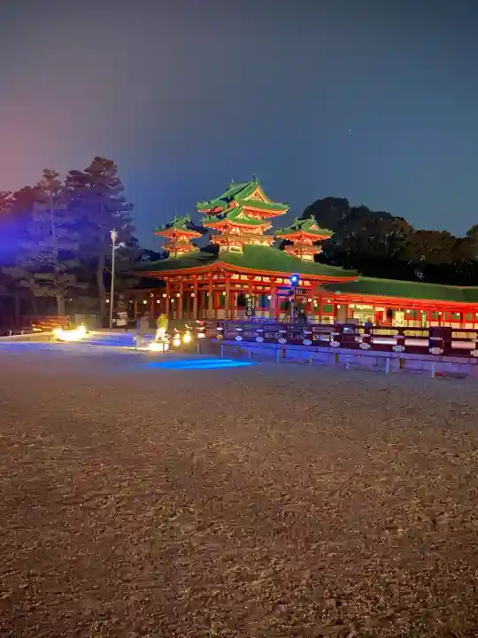平安神宮の{uncategorized: "未分類", other: "その他", undefined: "問題あり", building: "その他建物", grave: "お墓", sacred_gate: "鳥居", guardian: "狛犬", statue: "像", buddha: "仏像", history: "歴史", nature: "自然", garden: "庭園", animal: "動物", pagoda: "塔", temizu: "手水舎", mountain_gate: "山門・神門", sanctuary: "本殿・本堂", subordinate: "末社・摂社", art: "芸術", scenery: "景色", jizo: "地蔵", ema: "絵馬", goshuin: "御朱印", omikuji: "おみくじ", items: "授与品その他", amulet: "お守り", goshuincho: "御朱印帳", eats: "食事", festival: "お祭り", votive_dance: "神楽", shichigosan: "七五三参", wedding: "結婚式", experience: "体験その他", initially: "初詣", around: "周辺", anti_infection: "感染症対策"}