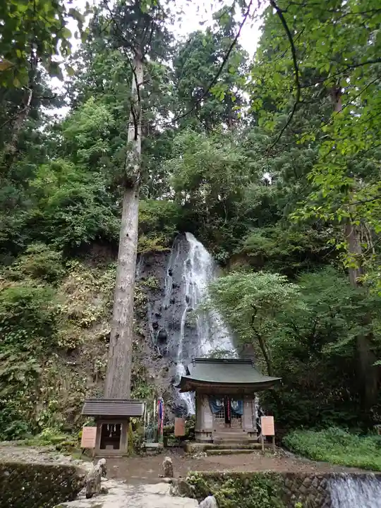出羽神社(出羽三山神社)~三神合祭殿~の末社・摂社