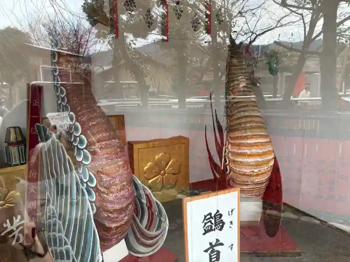 車折神社の{uncategorized: "未分類", other: "その他", undefined: "問題あり", building: "その他建物", grave: "お墓", sacred_gate: "鳥居", guardian: "狛犬", statue: "像", buddha: "仏像", history: "歴史", nature: "自然", garden: "庭園", animal: "動物", pagoda: "塔", temizu: "手水舎", mountain_gate: "山門・神門", sanctuary: "本殿・本堂", subordinate: "末社・摂社", art: "芸術", scenery: "景色", jizo: "地蔵", ema: "絵馬", goshuin: "御朱印", omikuji: "おみくじ", items: "授与品その他", amulet: "お守り", goshuincho: "御朱印帳", eats: "食事", festival: "お祭り", votive_dance: "神楽", shichigosan: "七五三参", wedding: "結婚式", experience: "体験その他", initially: "初詣", around: "周辺", anti_infection: "感染症対策"}