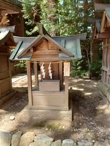 穂高神社本宮の末社