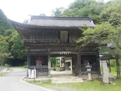 瑠璃寺の山門