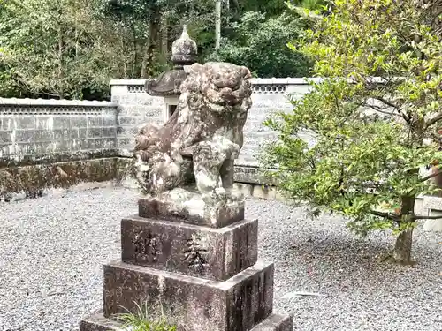 多奈閇神社の狛犬