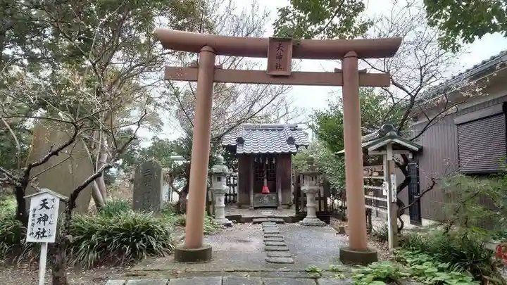 島穴神社の末社・摂社