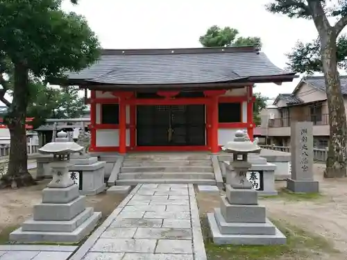 洲到止八幡宮の本殿