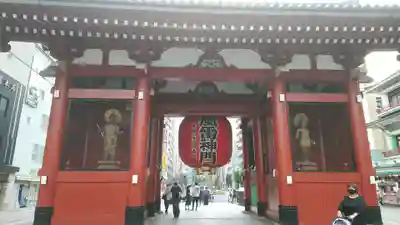 浅草寺の山門・神門