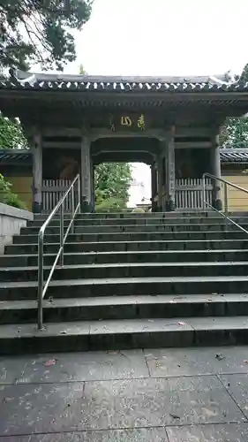 覚範寺の山門