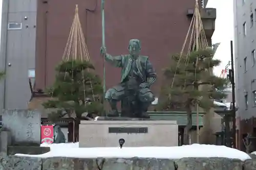 柴田神社の像