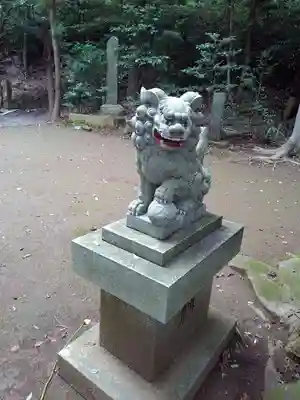 村社御嶽神社の狛犬