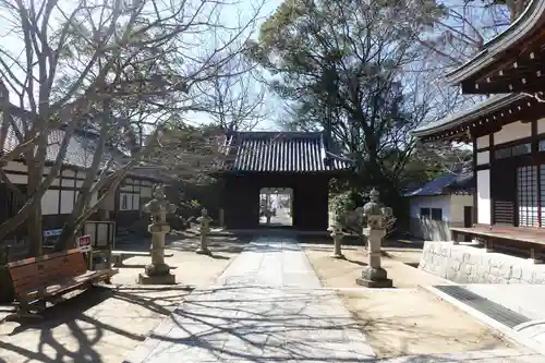 八栗寺の山門