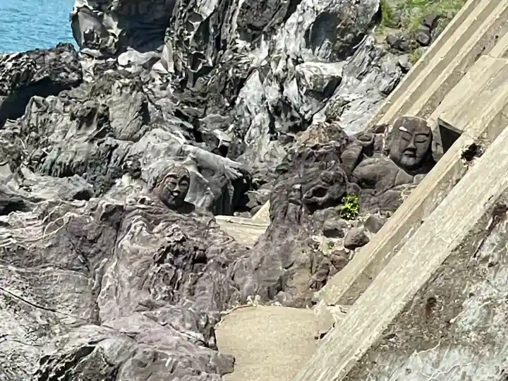 十六羅漢岩 (山形県)