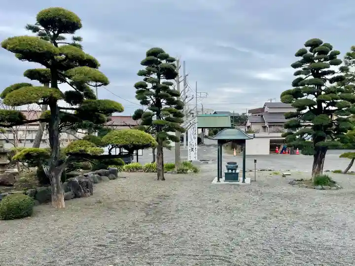 興全寺の{uncategorized: "未分類", other: "その他", undefined: "問題あり", building: "その他建物", grave: "お墓", sacred_gate: "鳥居", guardian: "狛犬", statue: "像", buddha: "仏像", history: "歴史", nature: "自然", garden: "庭園", animal: "動物", pagoda: "塔", temizu: "手水舎", mountain_gate: "山門・神門", sanctuary: "本殿・本堂", subordinate: "末社・摂社", art: "芸術", scenery: "景色", jizo: "地蔵", ema: "絵馬", goshuin: "御朱印", omikuji: "おみくじ", items: "授与品その他", amulet: "お守り", goshuincho: "御朱印帳", eats: "食事", festival: "お祭り", votive_dance: "神楽", shichigosan: "七五三参", wedding: "結婚式", experience: "体験その他", initially: "初詣", around: "周辺", anti_infection: "感染症対策"}
