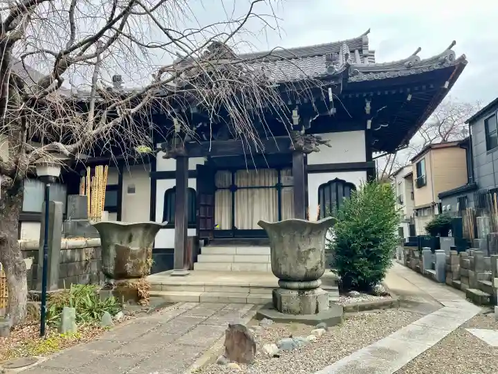 本寿寺の{uncategorized: "未分類", other: "その他", undefined: "問題あり", building: "その他建物", grave: "お墓", sacred_gate: "鳥居", guardian: "狛犬", statue: "像", buddha: "仏像", history: "歴史", nature: "自然", garden: "庭園", animal: "動物", pagoda: "塔", temizu: "手水舎", mountain_gate: "山門・神門", sanctuary: "本殿・本堂", subordinate: "末社・摂社", art: "芸術", scenery: "景色", jizo: "地蔵", ema: "絵馬", goshuin: "御朱印", omikuji: "おみくじ", items: "授与品その他", amulet: "お守り", goshuincho: "御朱印帳", eats: "食事", festival: "お祭り", votive_dance: "神楽", shichigosan: "七五三参", wedding: "結婚式", experience: "体験その他", initially: "初詣", around: "周辺", anti_infection: "感染症対策"}