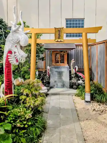 蛇窪神社の{uncategorized: "未分類", other: "その他", undefined: "問題あり", building: "その他建物", grave: "お墓", sacred_gate: "鳥居", guardian: "狛犬", statue: "像", buddha: "仏像", history: "歴史", nature: "自然", garden: "庭園", animal: "動物", pagoda: "塔", temizu: "手水舎", mountain_gate: "山門・神門", sanctuary: "本殿・本堂", subordinate: "末社・摂社", art: "芸術", scenery: "景色", jizo: "地蔵", ema: "絵馬", goshuin: "御朱印", omikuji: "おみくじ", items: "授与品その他", amulet: "お守り", goshuincho: "御朱印帳", eats: "食事", festival: "お祭り", votive_dance: "神楽", shichigosan: "七五三参", wedding: "結婚式", experience: "体験その他", initially: "初詣", around: "周辺", anti_infection: "感染症対策"}