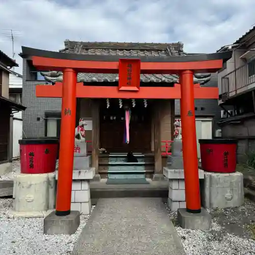 鴎稲荷神社の{uncategorized: "未分類", other: "その他", undefined: "問題あり", building: "その他建物", grave: "お墓", sacred_gate: "鳥居", guardian: "狛犬", statue: "像", buddha: "仏像", history: "歴史", nature: "自然", garden: "庭園", animal: "動物", pagoda: "塔", temizu: "手水舎", mountain_gate: "山門・神門", sanctuary: "本殿・本堂", subordinate: "末社・摂社", art: "芸術", scenery: "景色", jizo: "地蔵", ema: "絵馬", goshuin: "御朱印", omikuji: "おみくじ", items: "授与品その他", amulet: "お守り", goshuincho: "御朱印帳", eats: "食事", festival: "お祭り", votive_dance: "神楽", shichigosan: "七五三参", wedding: "結婚式", experience: "体験その他", initially: "初詣", around: "周辺", anti_infection: "感染症対策"}