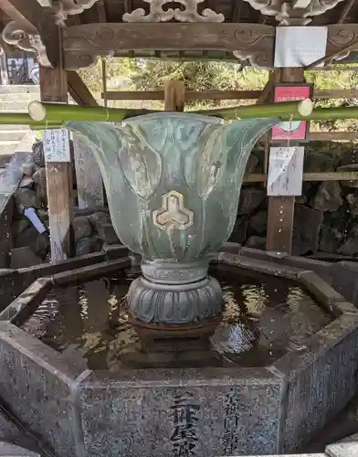 朝護孫子寺の手水舎