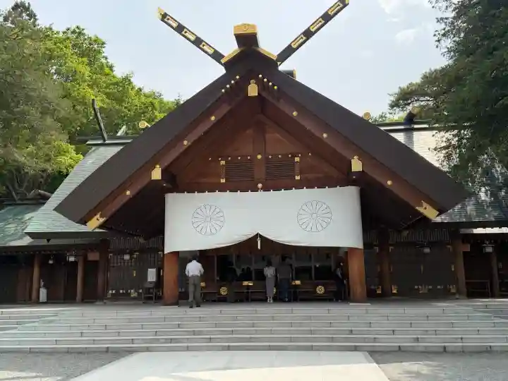 北海道神宮の{uncategorized: "未分類", other: "その他", undefined: "問題あり", building: "その他建物", grave: "お墓", sacred_gate: "鳥居", guardian: "狛犬", statue: "像", buddha: "仏像", history: "歴史", nature: "自然", garden: "庭園", animal: "動物", pagoda: "塔", temizu: "手水舎", mountain_gate: "山門・神門", sanctuary: "本殿・本堂", subordinate: "末社・摂社", art: "芸術", scenery: "景色", jizo: "地蔵", ema: "絵馬", goshuin: "御朱印", omikuji: "おみくじ", items: "授与品その他", amulet: "お守り", goshuincho: "御朱印帳", eats: "食事", festival: "お祭り", votive_dance: "神楽", shichigosan: "七五三参", wedding: "結婚式", experience: "体験その他", initially: "初詣", around: "周辺", anti_infection: "感染症対策"}