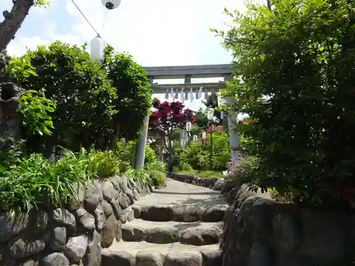 横浜御嶽神社の鳥居