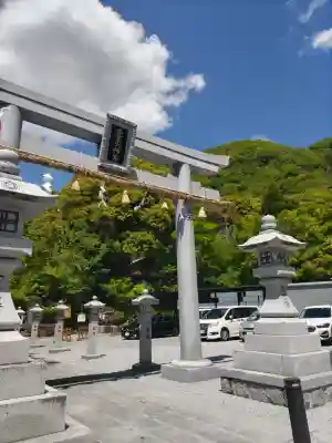 出雲大神宮の{uncategorized: "未分類", other: "その他", undefined: "問題あり", building: "その他建物", grave: "お墓", sacred_gate: "鳥居", guardian: "狛犬", statue: "像", buddha: "仏像", history: "歴史", nature: "自然", garden: "庭園", animal: "動物", pagoda: "塔", temizu: "手水舎", mountain_gate: "山門・神門", sanctuary: "本殿・本堂", subordinate: "末社・摂社", art: "芸術", scenery: "景色", jizo: "地蔵", ema: "絵馬", goshuin: "御朱印", omikuji: "おみくじ", items: "授与品その他", amulet: "お守り", goshuincho: "御朱印帳", eats: "食事", festival: "お祭り", votive_dance: "神楽", shichigosan: "七五三参", wedding: "結婚式", experience: "体験その他", initially: "初詣", around: "周辺", anti_infection: "感染症対策"}