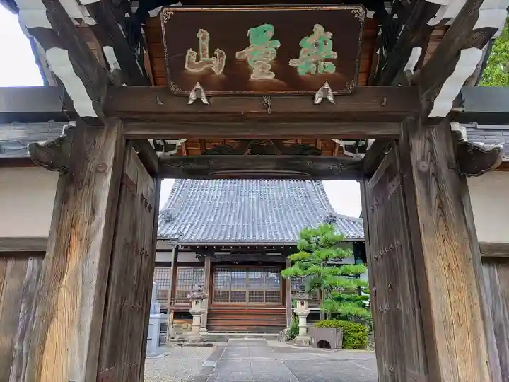 西蓮寺の本殿・本堂
