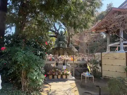 親縁寺の{uncategorized: "未分類", other: "その他", undefined: "問題あり", building: "その他建物", grave: "お墓", sacred_gate: "鳥居", guardian: "狛犬", statue: "像", buddha: "仏像", history: "歴史", nature: "自然", garden: "庭園", animal: "動物", pagoda: "塔", temizu: "手水舎", mountain_gate: "山門・神門", sanctuary: "本殿・本堂", subordinate: "末社・摂社", art: "芸術", scenery: "景色", jizo: "地蔵", ema: "絵馬", goshuin: "御朱印", omikuji: "おみくじ", items: "授与品その他", amulet: "お守り", goshuincho: "御朱印帳", eats: "食事", festival: "お祭り", votive_dance: "神楽", shichigosan: "七五三参", wedding: "結婚式", experience: "体験その他", initially: "初詣", around: "周辺", anti_infection: "感染症対策"}