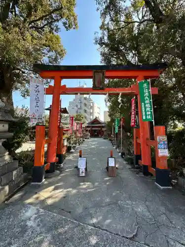 源九郎稲荷神社の鳥居