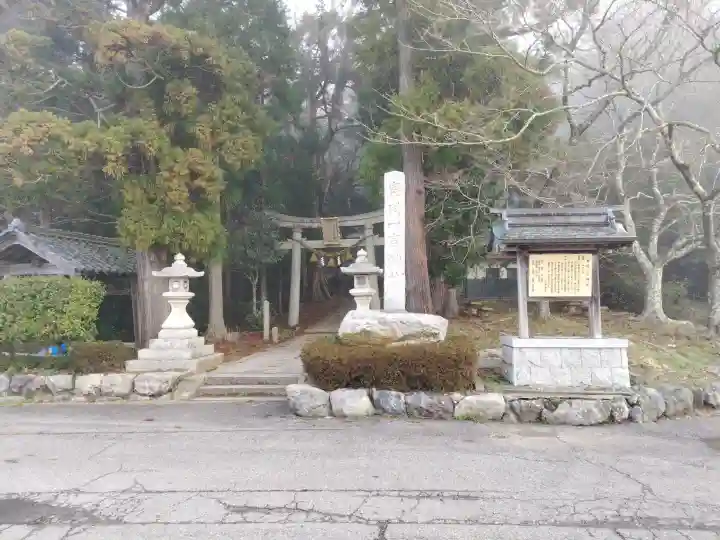 泉岡一言神社の{uncategorized: "未分類", other: "その他", undefined: "問題あり", building: "その他建物", grave: "お墓", sacred_gate: "鳥居", guardian: "狛犬", statue: "像", buddha: "仏像", history: "歴史", nature: "自然", garden: "庭園", animal: "動物", pagoda: "塔", temizu: "手水舎", mountain_gate: "山門・神門", sanctuary: "本殿・本堂", subordinate: "末社・摂社", art: "芸術", scenery: "景色", jizo: "地蔵", ema: "絵馬", goshuin: "御朱印", omikuji: "おみくじ", items: "授与品その他", amulet: "お守り", goshuincho: "御朱印帳", eats: "食事", festival: "お祭り", votive_dance: "神楽", shichigosan: "七五三参", wedding: "結婚式", experience: "体験その他", initially: "初詣", around: "周辺", anti_infection: "感染症対策"}