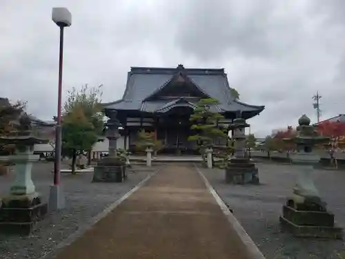 芳春寺の本殿