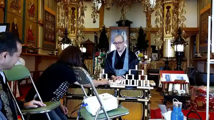 法話と天井絵の寺 観音寺の本殿・本堂