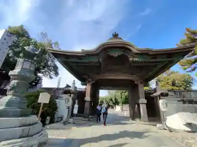 豊川閣　妙厳寺の山門・神門