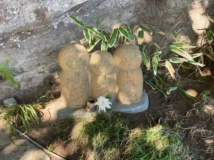 龍隠庵の{uncategorized: "未分類", other: "その他", undefined: "問題あり", building: "その他建物", grave: "お墓", sacred_gate: "鳥居", guardian: "狛犬", statue: "像", buddha: "仏像", history: "歴史", nature: "自然", garden: "庭園", animal: "動物", pagoda: "塔", temizu: "手水舎", mountain_gate: "山門・神門", sanctuary: "本殿・本堂", subordinate: "末社・摂社", art: "芸術", scenery: "景色", jizo: "地蔵", ema: "絵馬", goshuin: "御朱印", omikuji: "おみくじ", items: "授与品その他", amulet: "お守り", goshuincho: "御朱印帳", eats: "食事", festival: "お祭り", votive_dance: "神楽", shichigosan: "七五三参", wedding: "結婚式", experience: "体験その他", initially: "初詣", around: "周辺", anti_infection: "感染症対策"}