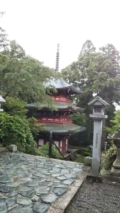 目の霊山 油山寺の塔