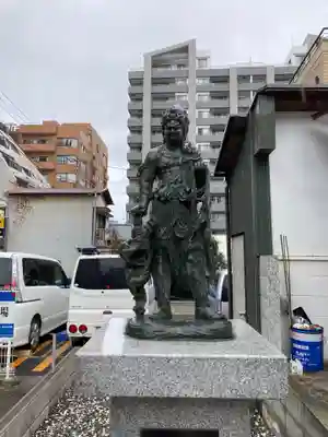 大光不動堂の像