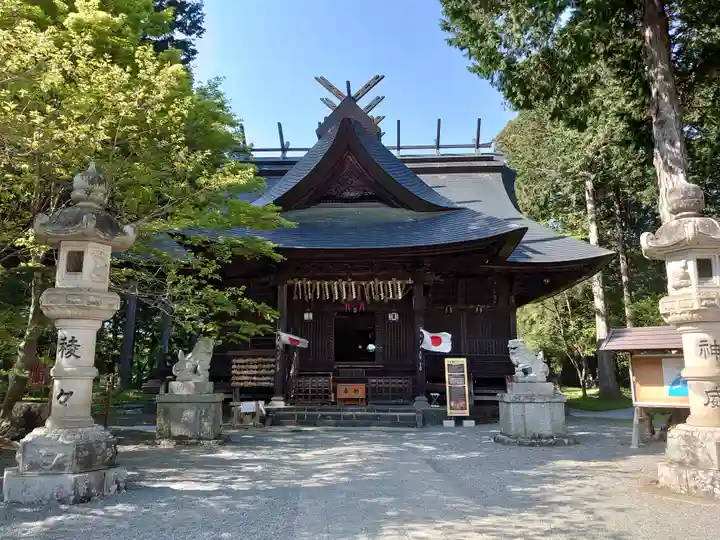 冨士御室浅間神社の本殿・本堂