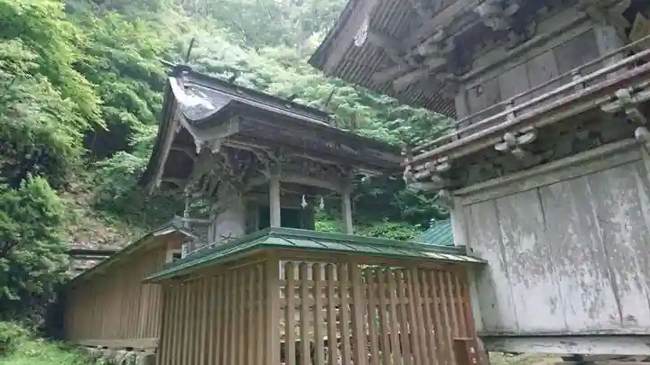 塩野神社の本殿・本堂