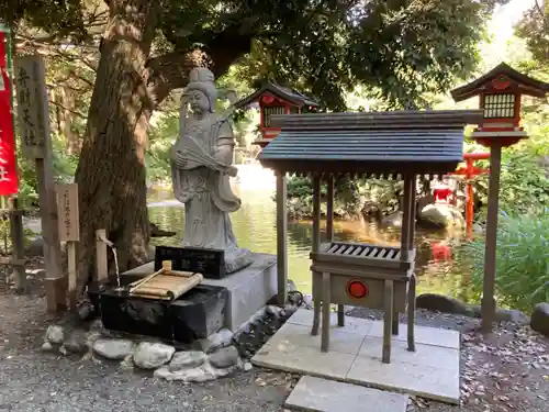 平塚八幡宮の像