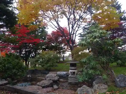 仁木神社の庭園