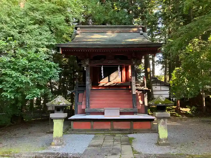 北口本宮冨士浅間神社の末社・摂社