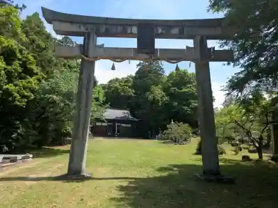 山津照神社の{uncategorized: "未分類", other: "その他", undefined: "問題あり", building: "その他建物", grave: "お墓", sacred_gate: "鳥居", guardian: "狛犬", statue: "像", buddha: "仏像", history: "歴史", nature: "自然", garden: "庭園", animal: "動物", pagoda: "塔", temizu: "手水舎", mountain_gate: "山門・神門", sanctuary: "本殿・本堂", subordinate: "末社・摂社", art: "芸術", scenery: "景色", jizo: "地蔵", ema: "絵馬", goshuin: "御朱印", omikuji: "おみくじ", items: "授与品その他", amulet: "お守り", goshuincho: "御朱印帳", eats: "食事", festival: "お祭り", votive_dance: "神楽", shichigosan: "七五三参", wedding: "結婚式", experience: "体験その他", initially: "初詣", around: "周辺", anti_infection: "感染症対策"}
