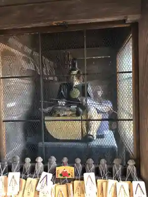 菅生石部神社の像