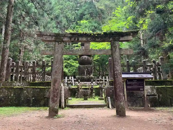 高野山金剛峯寺奥の院(和歌山県)