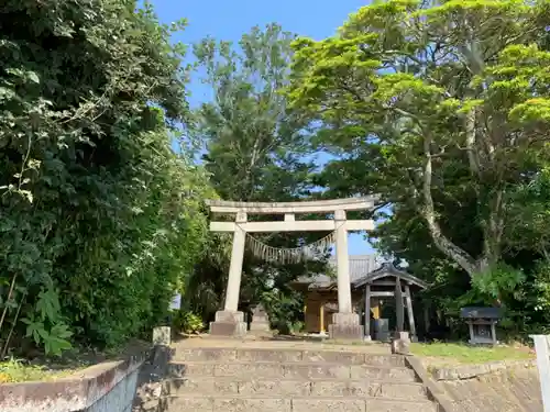 六所神社の鳥居