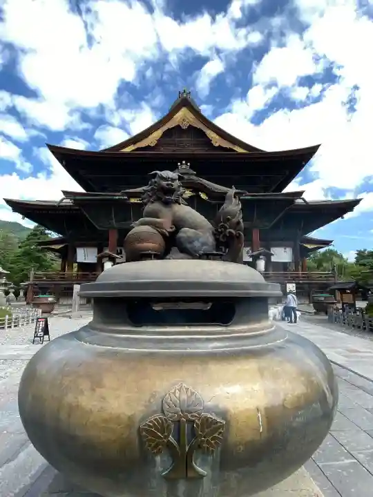 善光寺の{uncategorized: "未分類", other: "その他", undefined: "問題あり", building: "その他建物", grave: "お墓", sacred_gate: "鳥居", guardian: "狛犬", statue: "像", buddha: "仏像", history: "歴史", nature: "自然", garden: "庭園", animal: "動物", pagoda: "塔", temizu: "手水舎", mountain_gate: "山門・神門", sanctuary: "本殿・本堂", subordinate: "末社・摂社", art: "芸術", scenery: "景色", jizo: "地蔵", ema: "絵馬", goshuin: "御朱印", omikuji: "おみくじ", items: "授与品その他", amulet: "お守り", goshuincho: "御朱印帳", eats: "食事", festival: "お祭り", votive_dance: "神楽", shichigosan: "七五三参", wedding: "結婚式", experience: "体験その他", initially: "初詣", around: "周辺", anti_infection: "感染症対策"}
